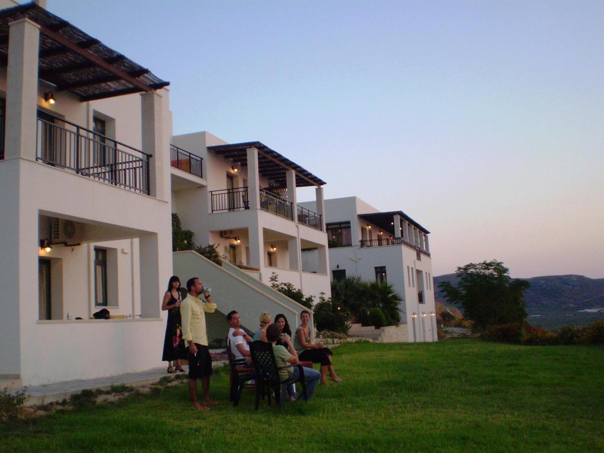 Roubini Apartments Falasarna Bagian luar foto
